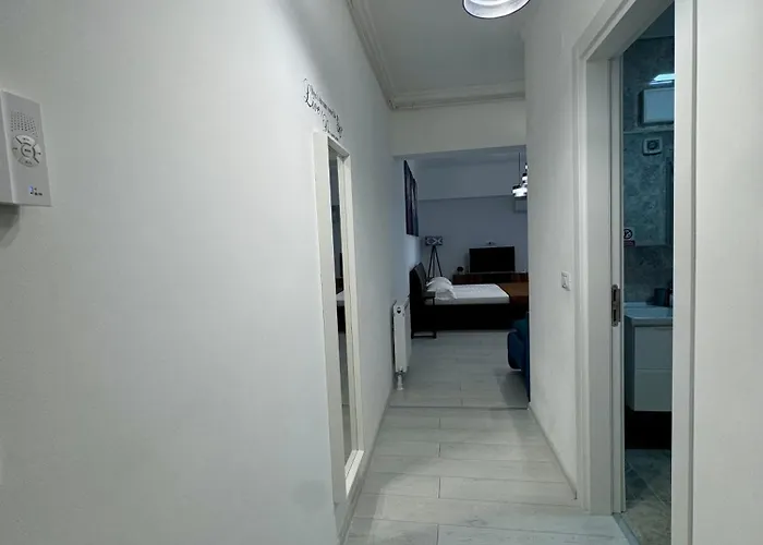 Romantic Solid Lamera Apartman Mamaia