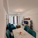 Lamera - Solid Butoaie Si Studiouri Cu Parcare Si La Si Mare Apartment